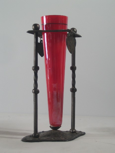 feine jugendstil glasvase geschmiedet gehämmert um 1900 feine jugendstil glasvase geschmiedet gehämmert um 1900