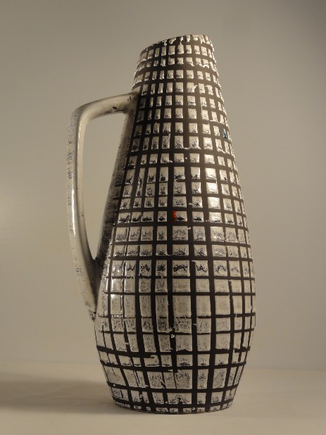 karierte henkelvase in grau um 1955 karierte henkelvase in grau um 1955