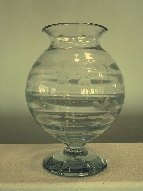 art déco glasvase leicht opaleszierend 30erjahre blumendekor bauchige art déco glasvase leicht opaleszierend 30erjahre blumendekor