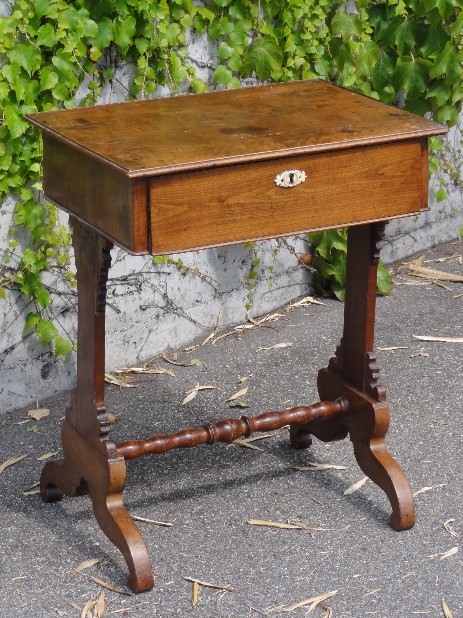 Nähtischchen vollholz um 1850 Nähtischchen vollholz um 1850
