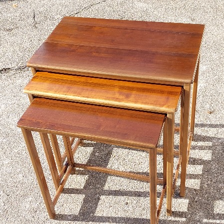 Satztische aus Vollholz 1925 retrodesign Satztische aus Vollholz 1925
