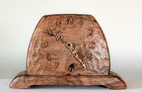 anthroposophische Tischuhr Jugendstil Holz geschnitzt um 1920 anthroposophische Tischuhr Jugendstil anthroposophical clock 1920